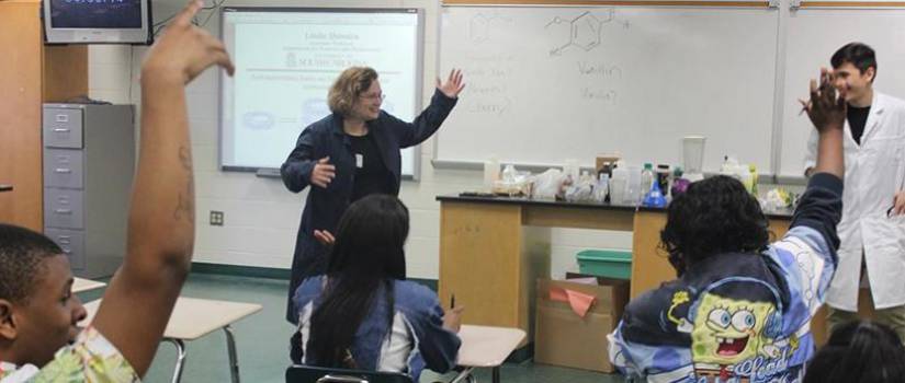 Associate Professor Linda Shimizu teaches a class.