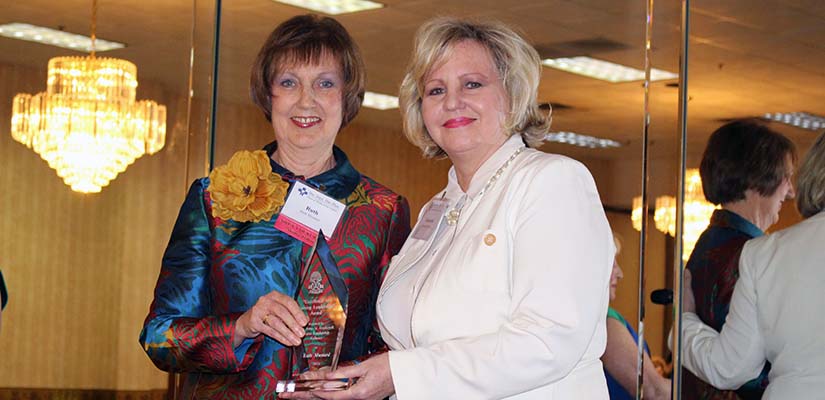 Ruth Mustard receives the Amy V Cockcroft alumni award