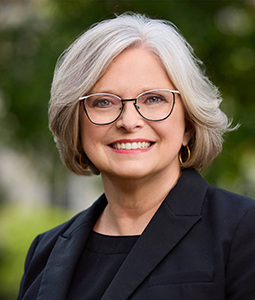 Katrina Shealy outdoor headshot. 