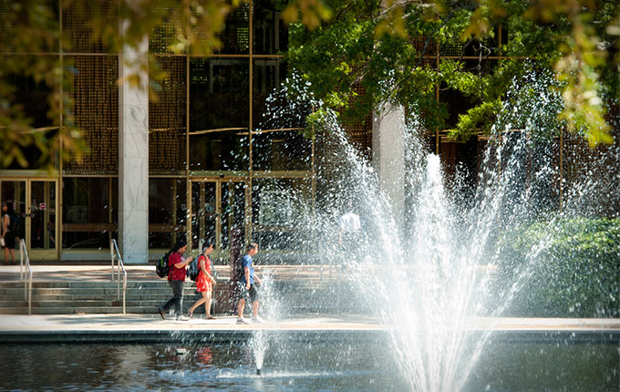 fountain in front of Thomas Cooper Library