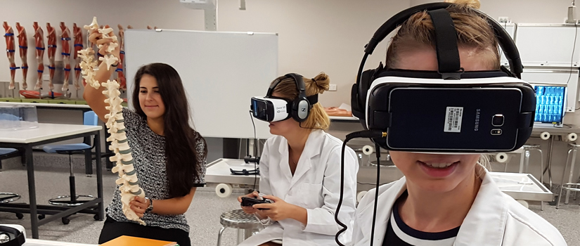 Virtual Reality Biology Students