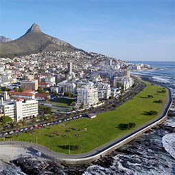 a picture of table mountain in cape town, south africa