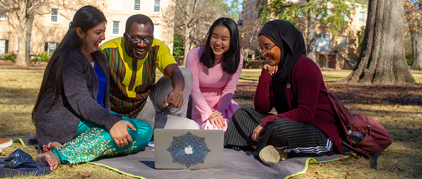Students on the Horseshoe