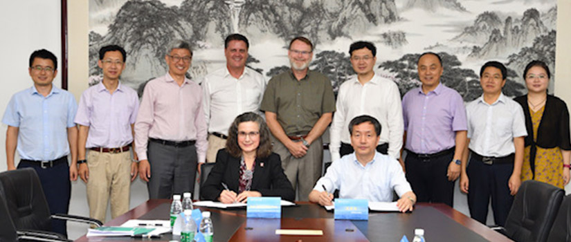 South Carolina and China delegation signing documents