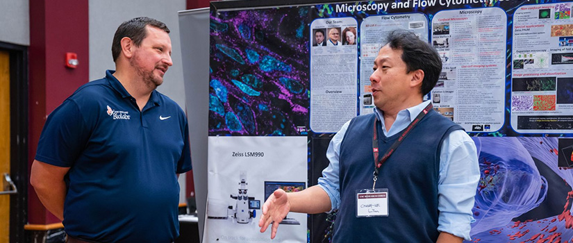 Research core staff member interacts with a vendor at the core fair.