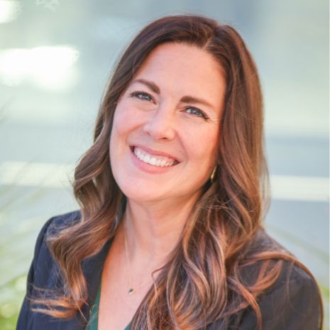 Headshot of April Barnes 