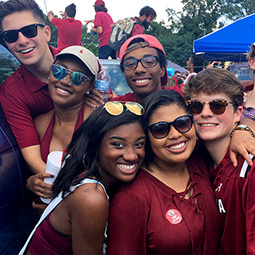 Students at tailgate 