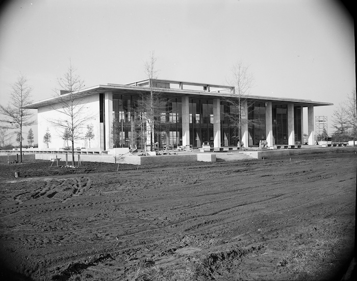 1959 black and white exterior photo of Thomas Cooper Library.
