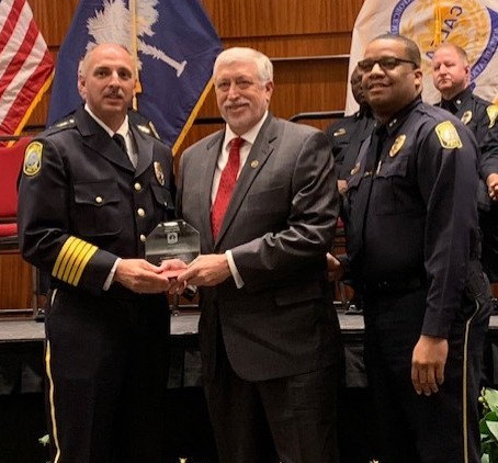 Professor Wiser receiving 2018 Outstanding Citizen Award