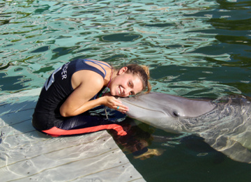 Dani Ramsey (’17 marine science) spends time with the dolphin Jett.