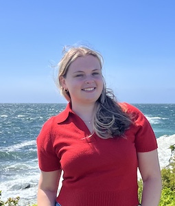 Headshot of Gillian Leeds