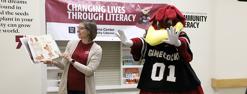 Valerie Byrd Forte and Cocky read to a class.