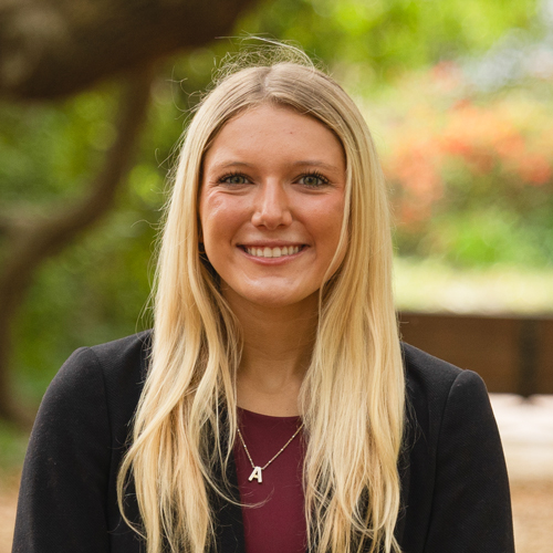 Arianna Ganjehsani headshot