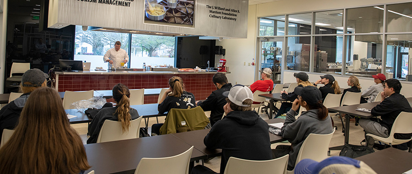Robert Lybrand gives cooking instructions to a class in the Marriott Lab.