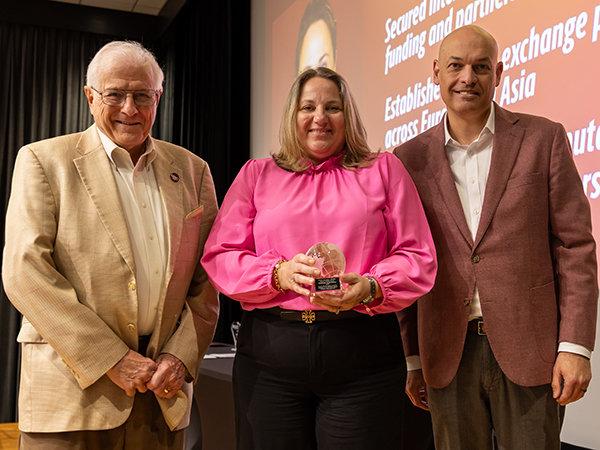 Marketa Kubickova recognized as Global Scholar holding award with colleagues