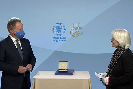 David Beasley receiving the Nobel Peace Prize from Lisa Pelletti Clark.