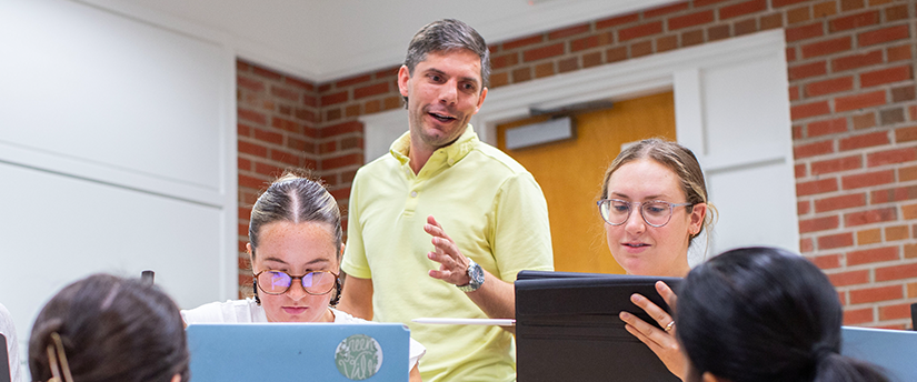 Colin Evans teaching at an active learning session with MD students
