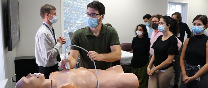 MD students in ultrasound training