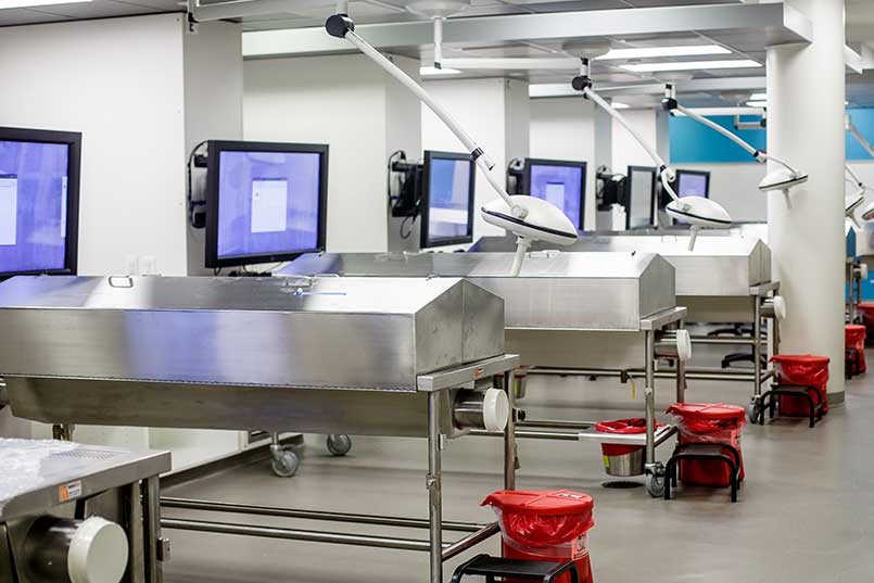 Gross anatomy lab with beds and monitors