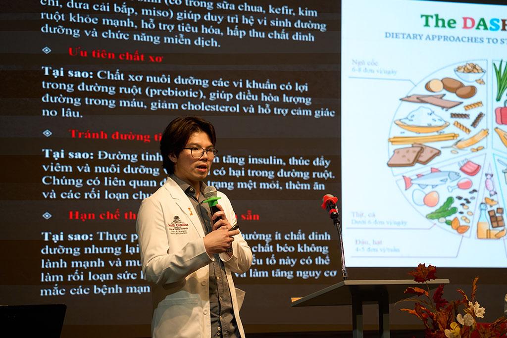 SOMG students Thien Nguyen, Colleen Phan, Danny Pham, and Ben Meyer provide a free clinic to teach Vietnamese immigrants about Lifestyle Medicine and navigating the U.S. healthcare system.