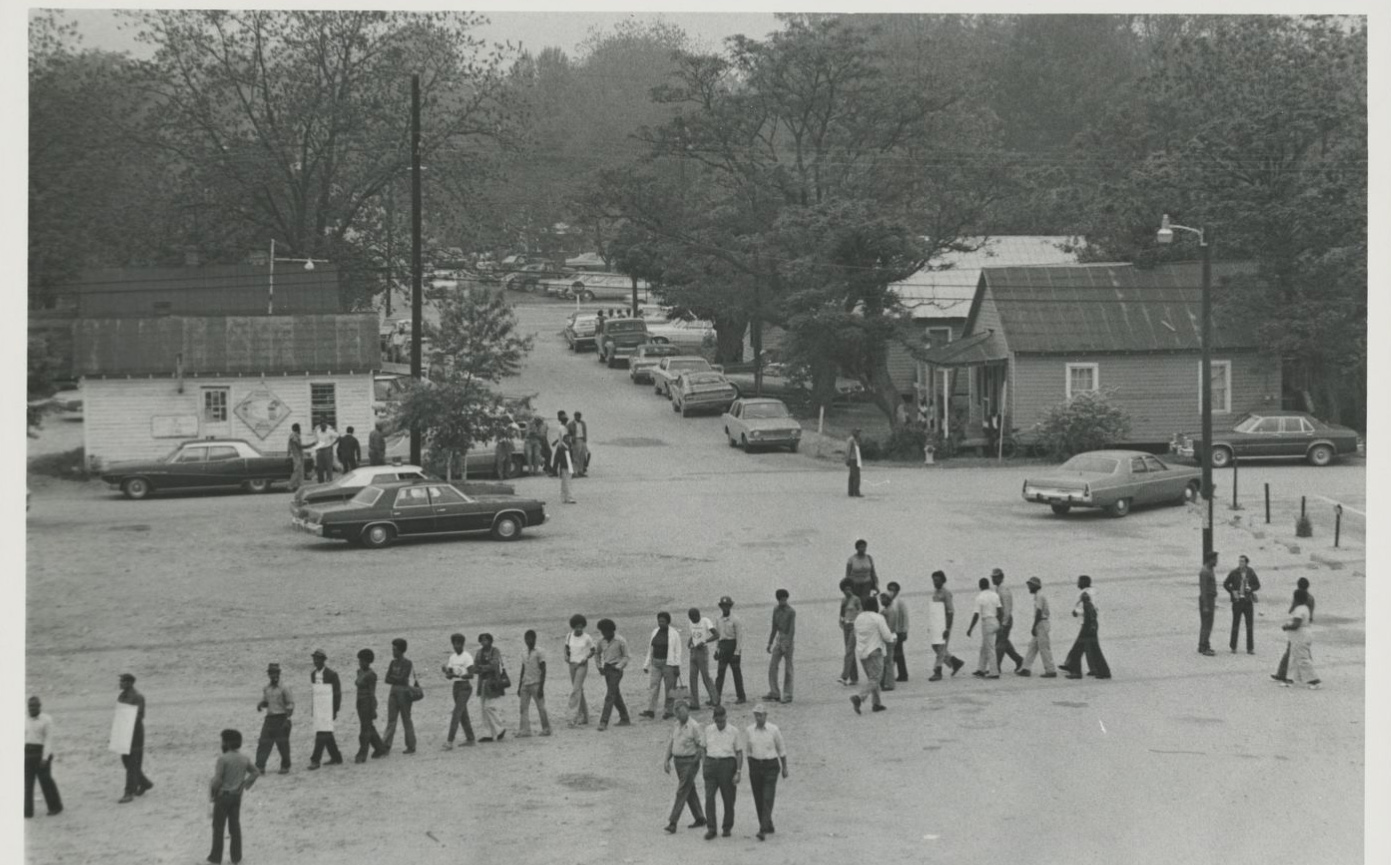 Williams workers on a picket line during the 1975 UFWA strike. The union played a central role in bringing the Civil Rights Movement to Sumter, South Carolina.