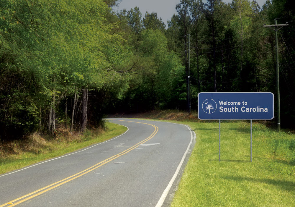 A South Carolina road with a “Welcome to South Carolina” road sign
