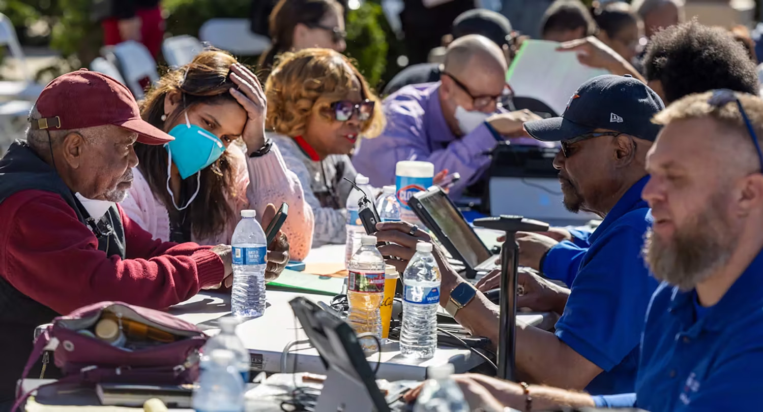 FEMA workers assist LA wildfire victims