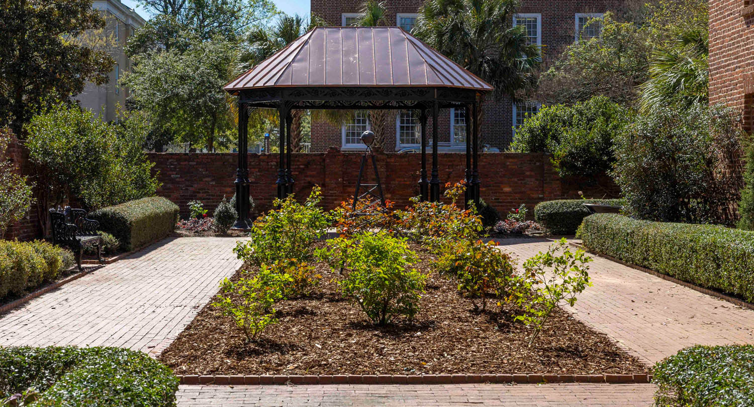 a photo of the Memorial Rose Garden at USC