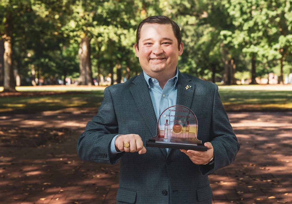 Colin Hungerpiller stands on Horseshoe holding award