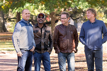 Hootie & the Blowfish band memebers on the horseshoe