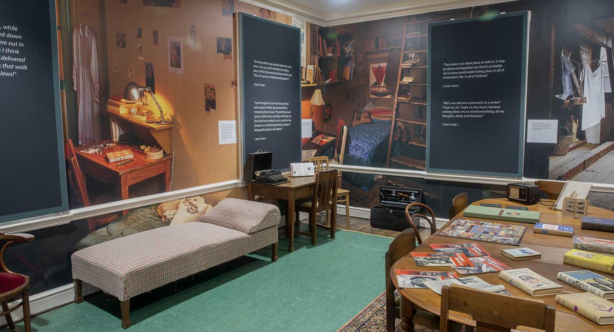 Anne Frank Center faux bedroom Large Full Image