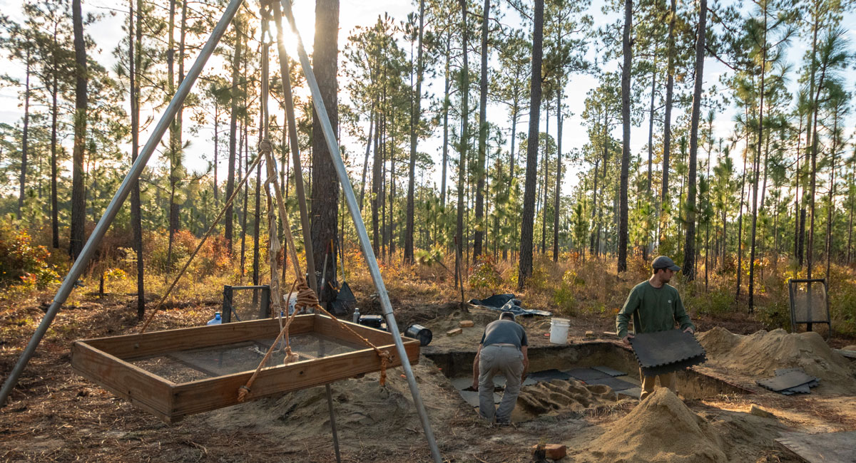 A team of biological anthropologists from the University of South Carolina and the Richland County Coroner’s office and the University of South Carolina along with archaeologists from South Carolina Institute of Archaeology and Anthropology and the South Carolina Department of Natural Resources unearthed the skeletal remains and accompanying artifacts of 14 Revolutionary War soldiers.