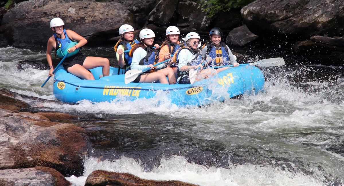 6 people ride in a raft on the chattooga river