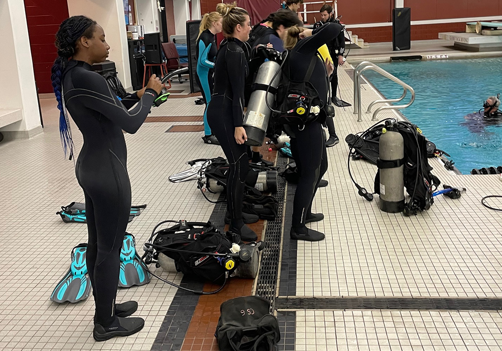 a group of USC students in scuba gear getting into Blatt pool