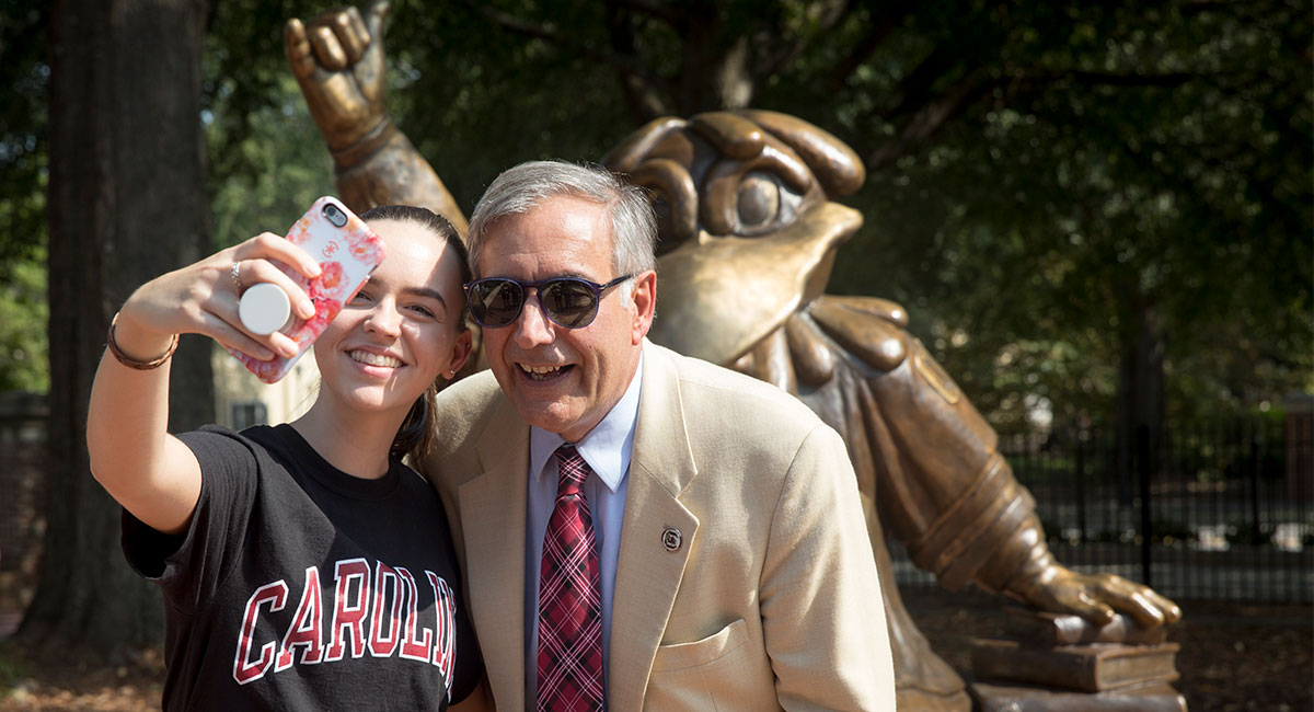 pastides taking a selfie with a student