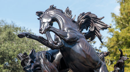 Statue of a horse up on its hind legs.