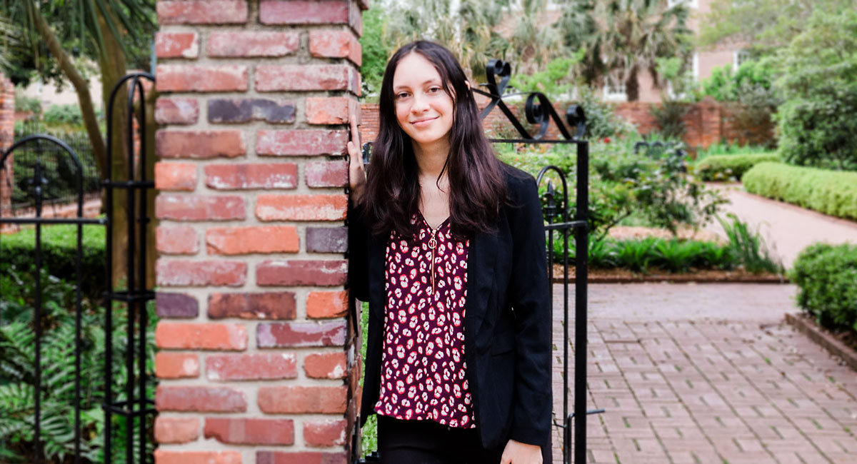 A portrait of Amber Pospistle on the USC horseshoe.