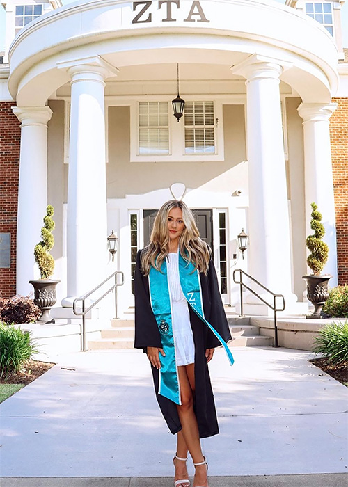 USC alumna, Carson Light