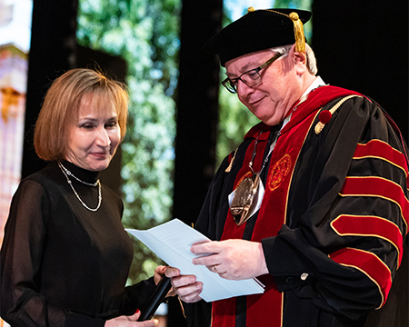 President Amiridis and First Lady Aggelopoulou-Amiridis on stage during the Presidential Investiture.