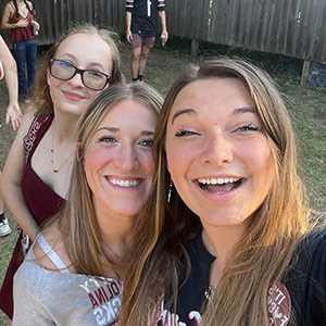Kaitlyn Williams poses outdoor with friends